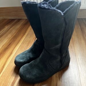 Vibram Women's Tall Suede Winter Boots in Dark Gray